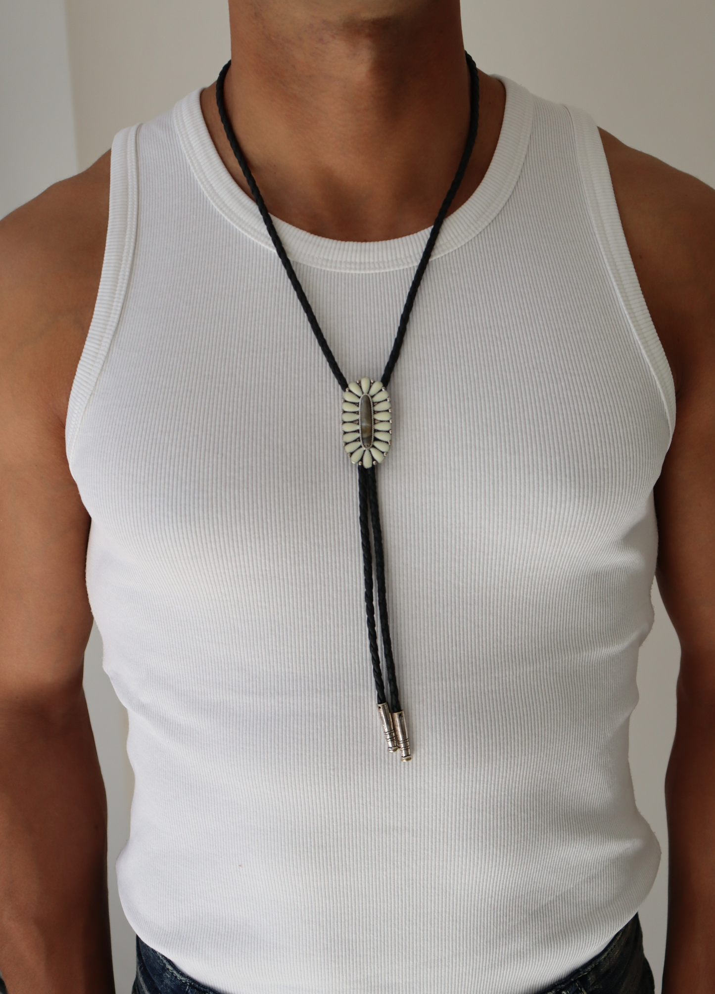 Oval shell Bolo tie