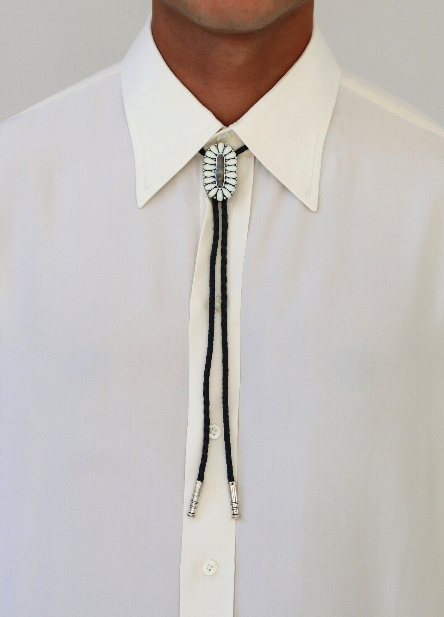 Oval shell Bolo tie